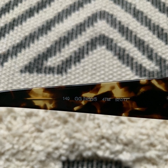 Authentic Gucci sunglasses - Picture 6 of 10